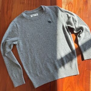 🦊 Abercrombie Kids Heather Gray Sweater 🦊